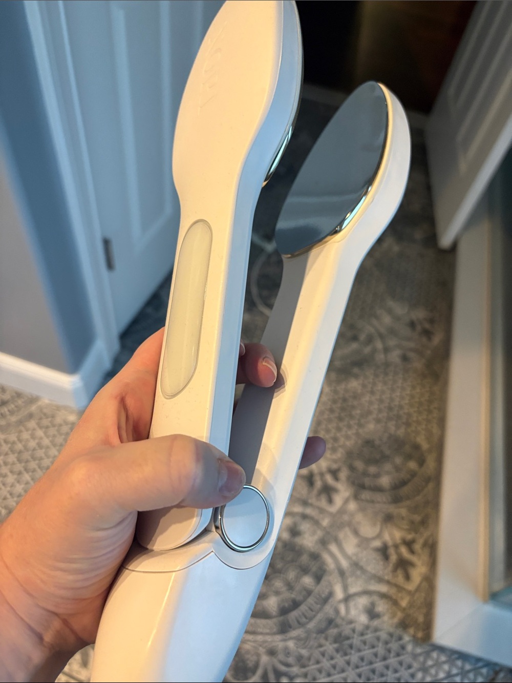 Nori hand held iron